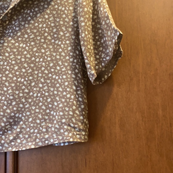 Wild Moss Cropped Leopard-print button down - Picture 3 of 7